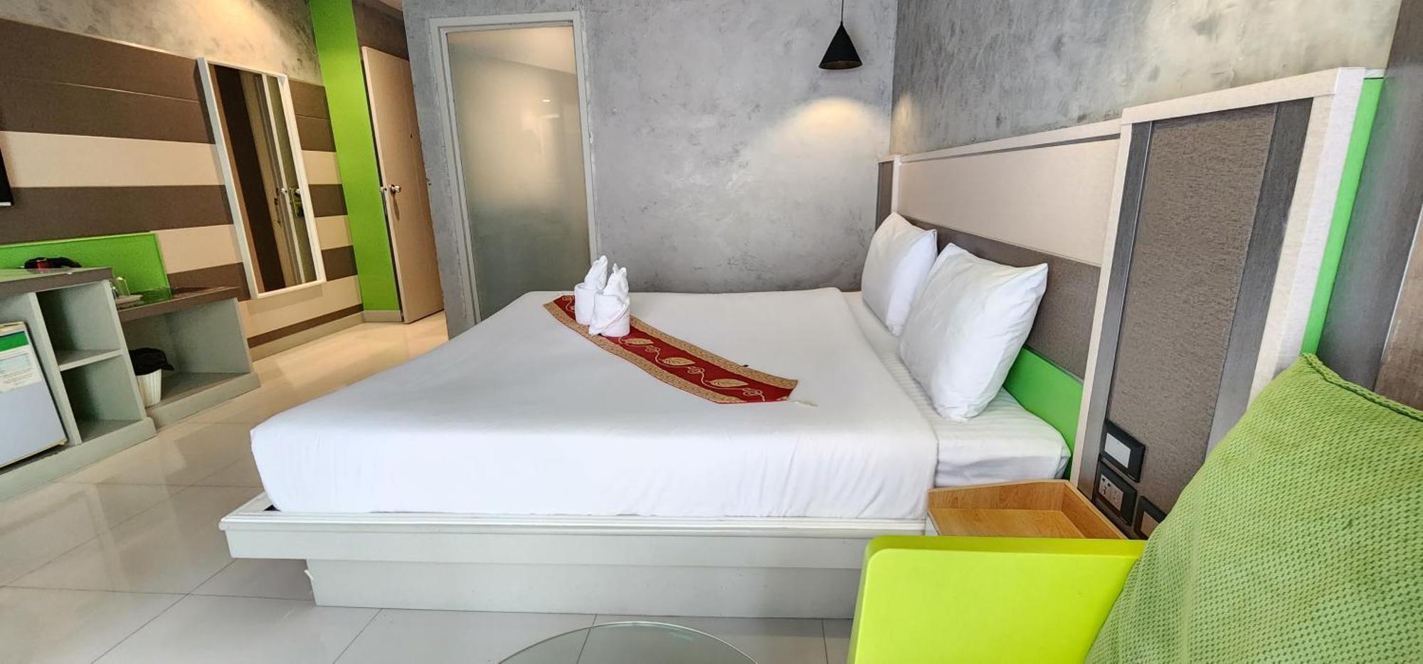 Issara Patong Beach Dış mekan fotoğraf