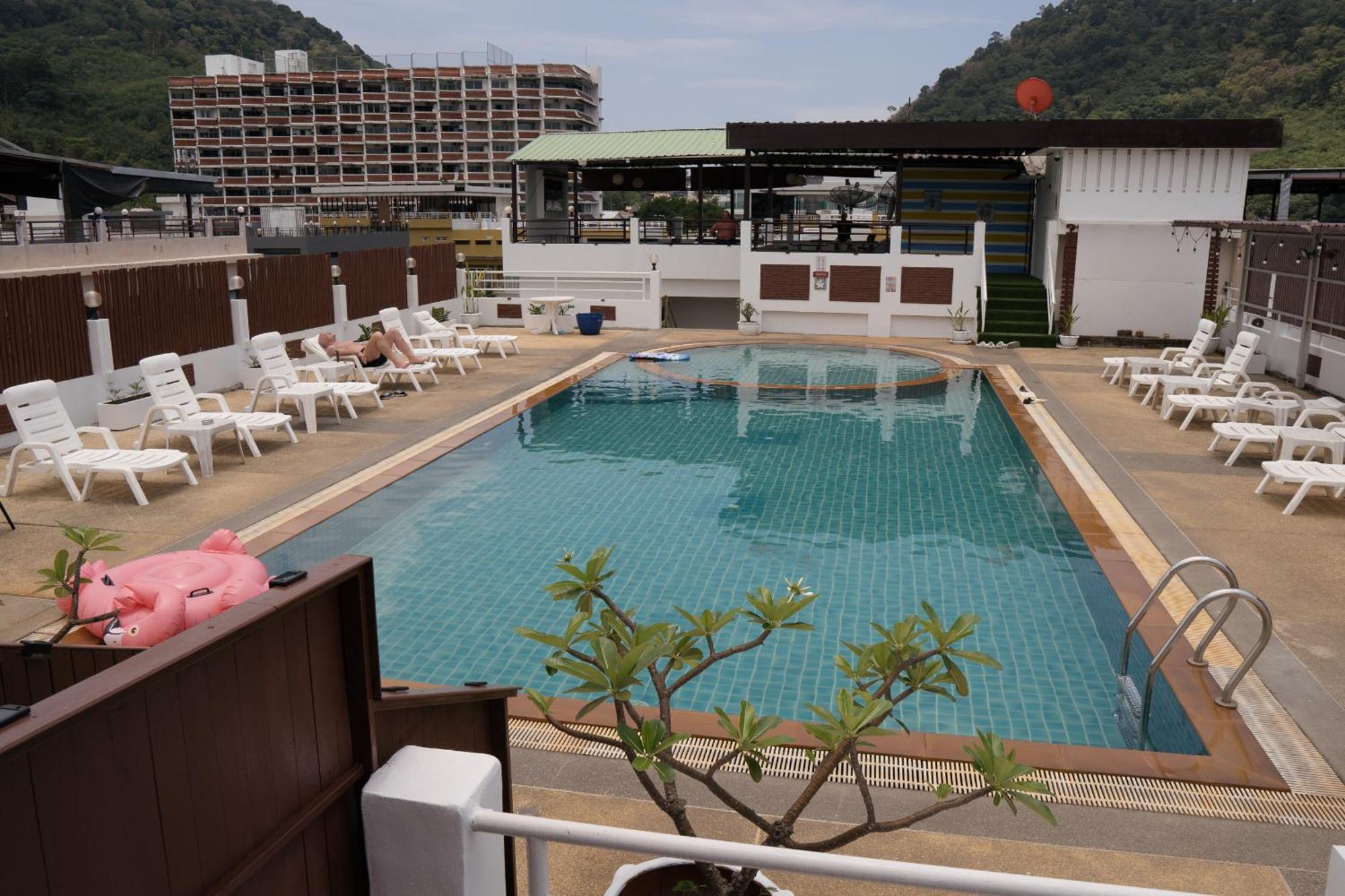 Issara Patong Beach Dış mekan fotoğraf