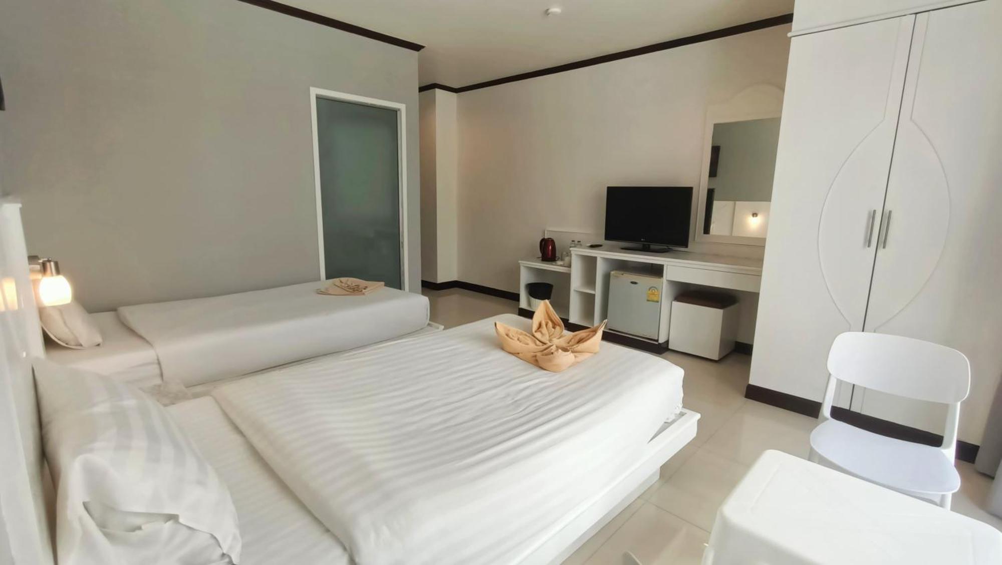 Issara Patong Beach Dış mekan fotoğraf